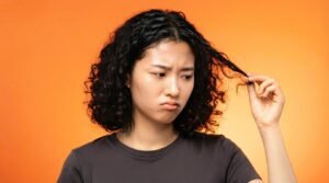 The “Greasy Helmet” Effect: Why Heavy Oils are Ruining Your Tight Asian Curls